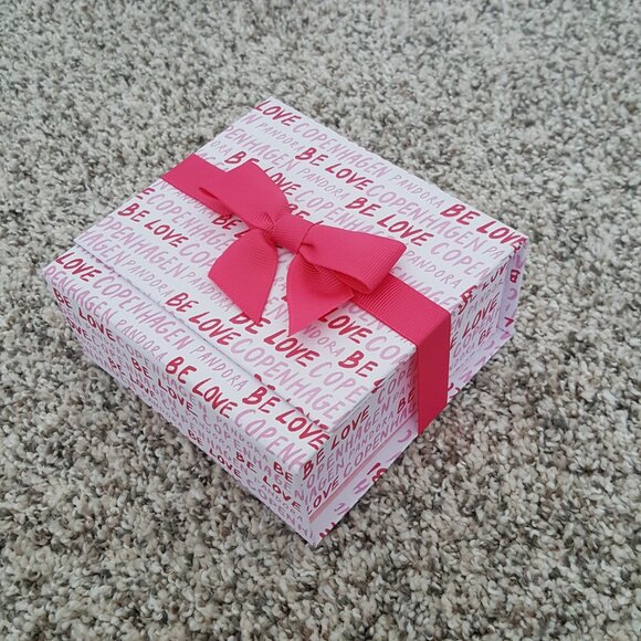 RARE Exclusive Denmark Copenhagen Pandora Gift Jewelry Box BE LOVE - Picture 9 of 10